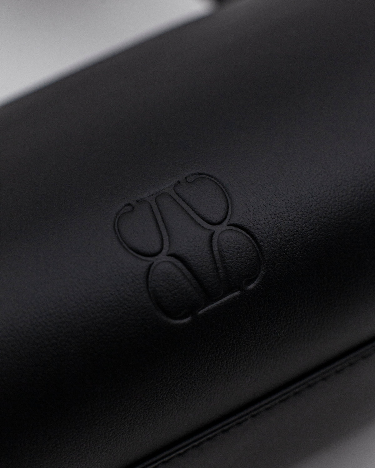 Magnetic long bag | Smooth Nero leather