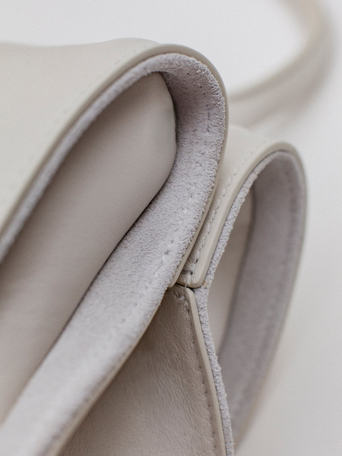 Long Magnetic Bag | Smooth Bianco Leather