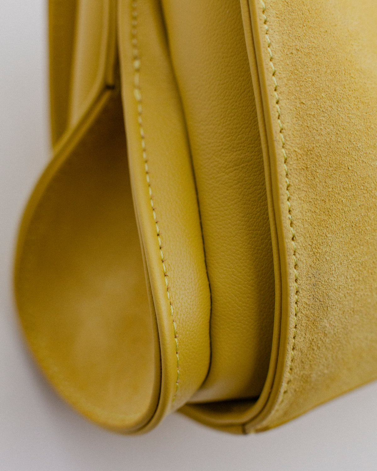 Magnetic Long Bag | Giallo Suede Leather